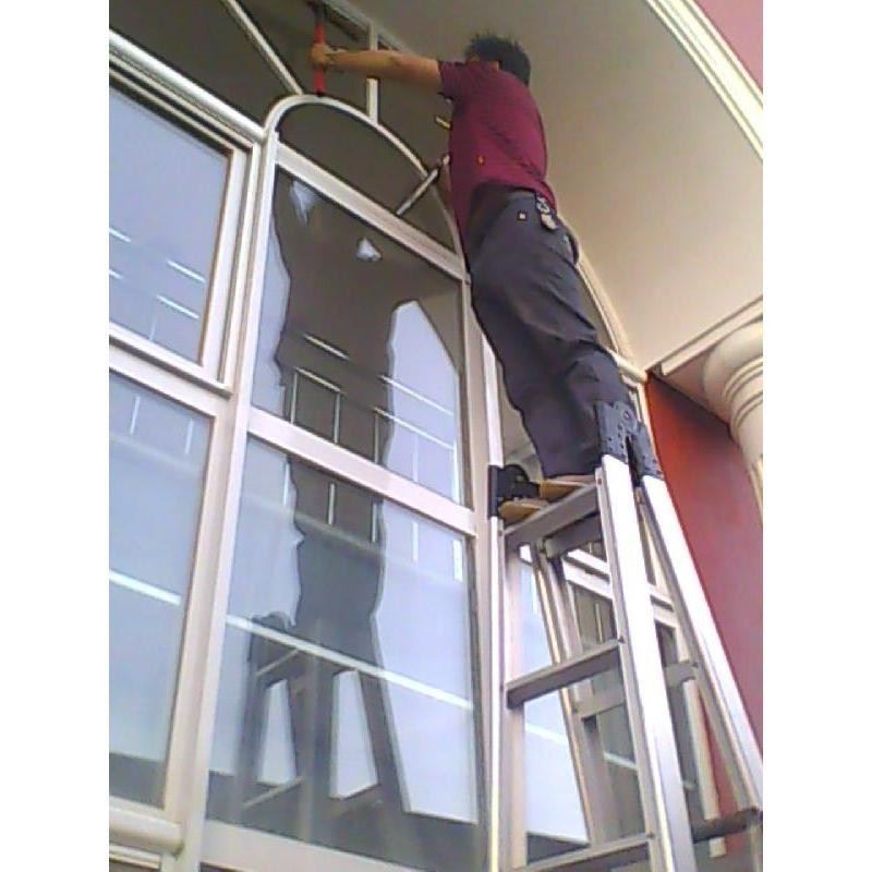 深圳除胶公司,专业除胶师傅联系方式,开荒保洁,地毯除胶,除玻璃胶公司