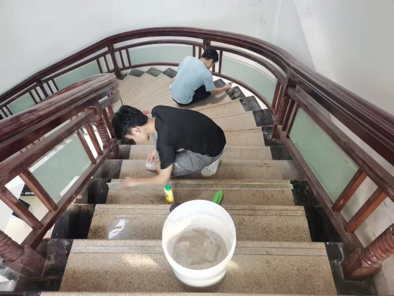 深圳除胶公司,专业除胶师傅联系方式,开荒保洁,地毯除胶,除玻璃胶公司