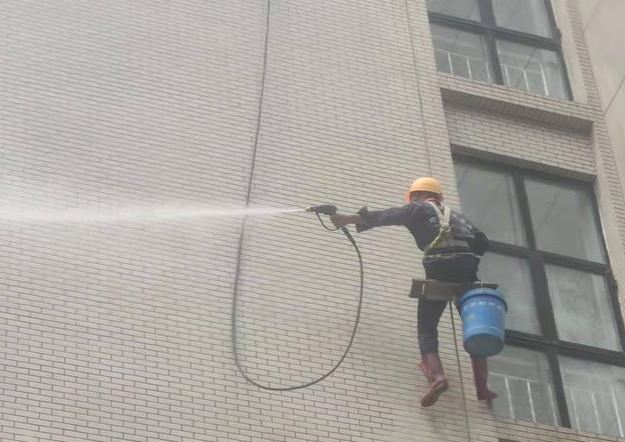 深圳坪山新区工程保洁 深度保洁 外墙清洗 服务细致