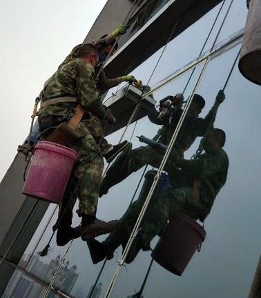 深圳光明新区附近正规外墙清洗公司 屏幕外墙清洗服务