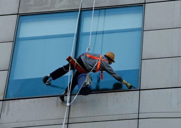 深圳光明新区附近正规外墙清洗公司 屏幕外墙清洗服务