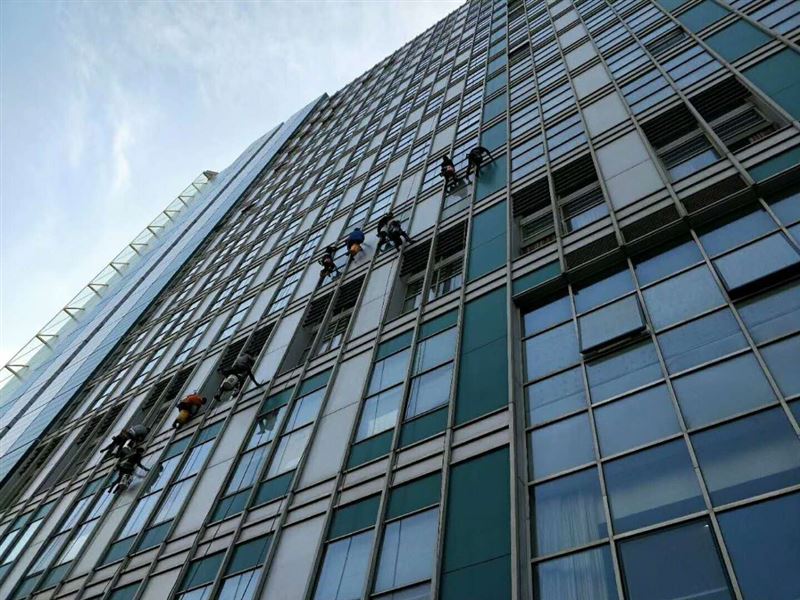 深圳盐田专业外墙清洗 各种高层外墙玻璃清洗电话