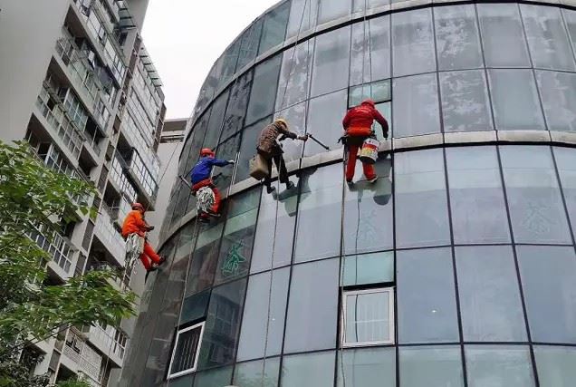 深圳盐田专业外墙清洗 各种高层外墙玻璃清洗电话